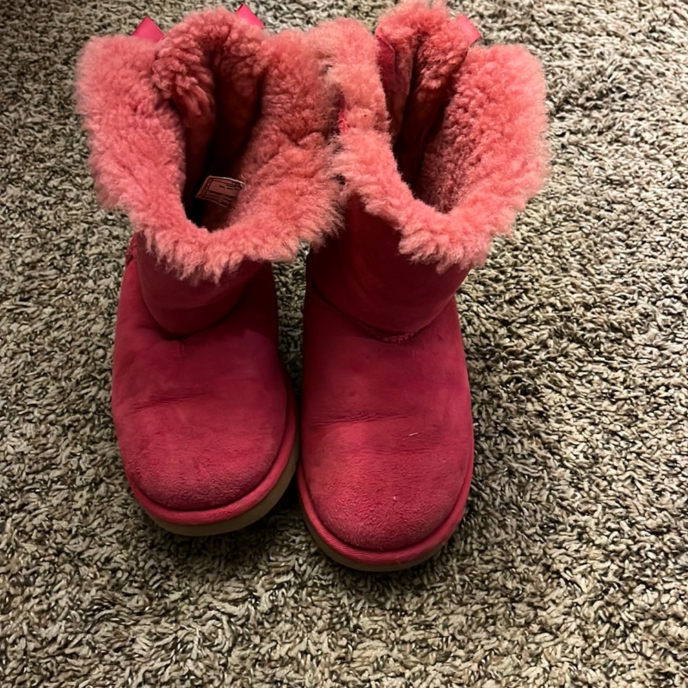 Size 2 pink bailey bow uggs. Used lots of life left